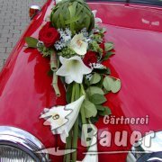 Hochzeitsauto Blumenschmuck